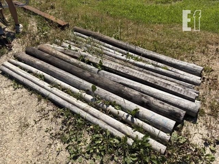 wooden-fence-posts-image-1
