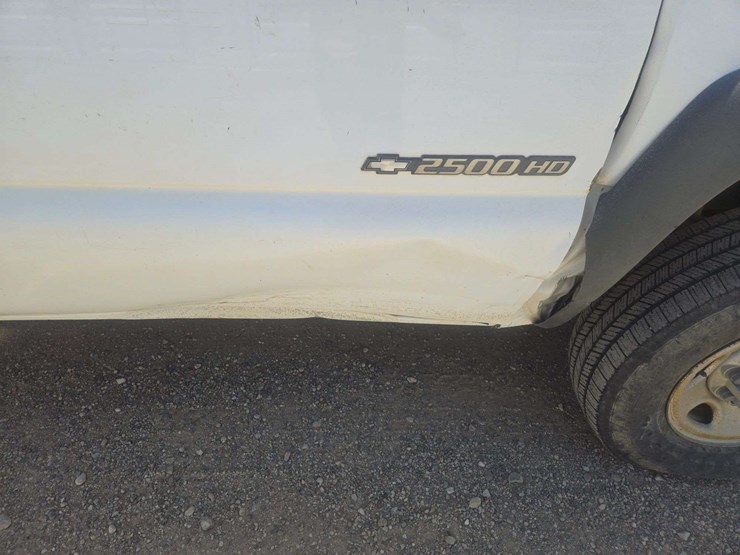 2001-chevrolet-silverado-2500-image-3