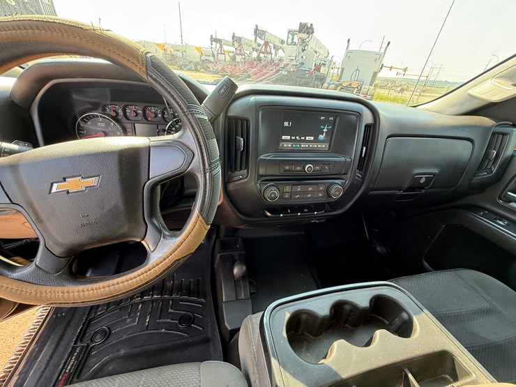 2018-chevrolet-silverado-2500hd-image-16