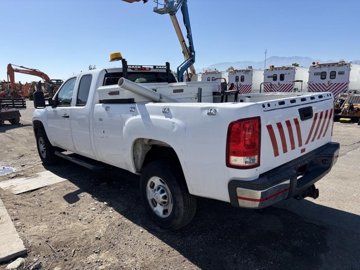 2012-gmc-sierra-2500-image-4