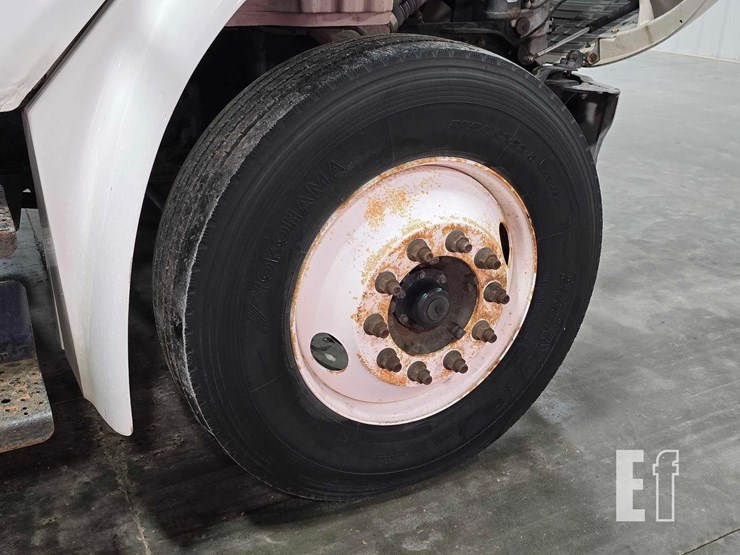 2017-freightliner-business-class-m2-106-image-26