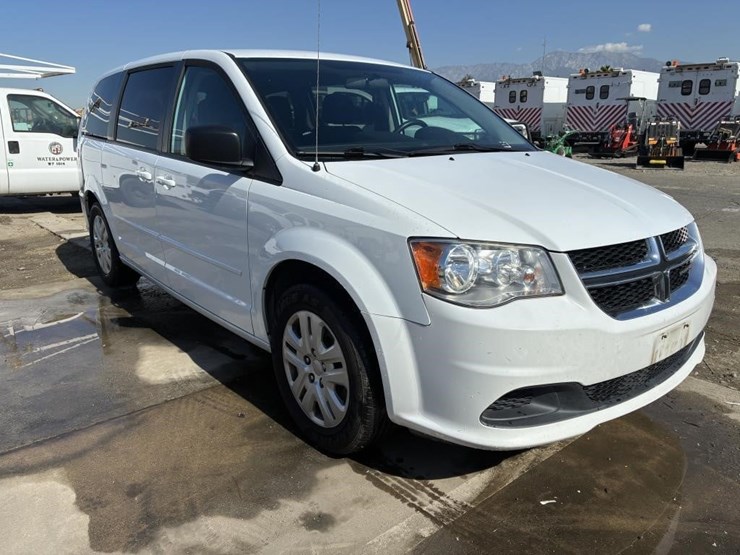2017-dodge-grand-caravan-image-2