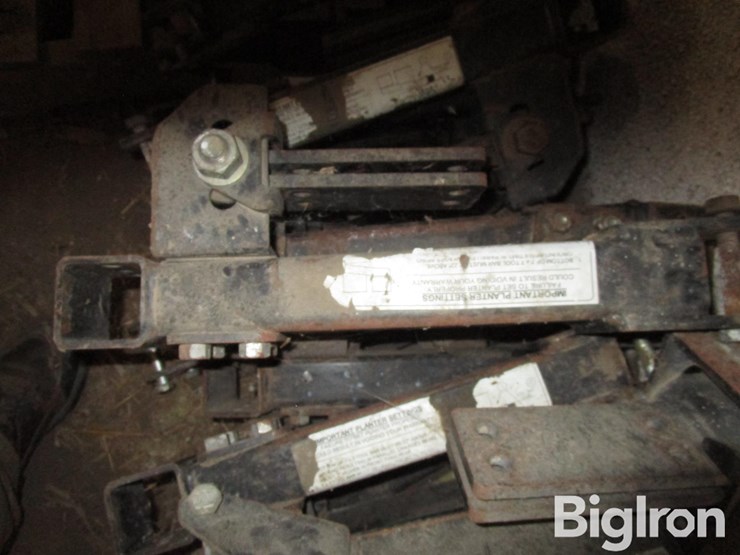 row-cleaners-&-mounting-brackets-image-10