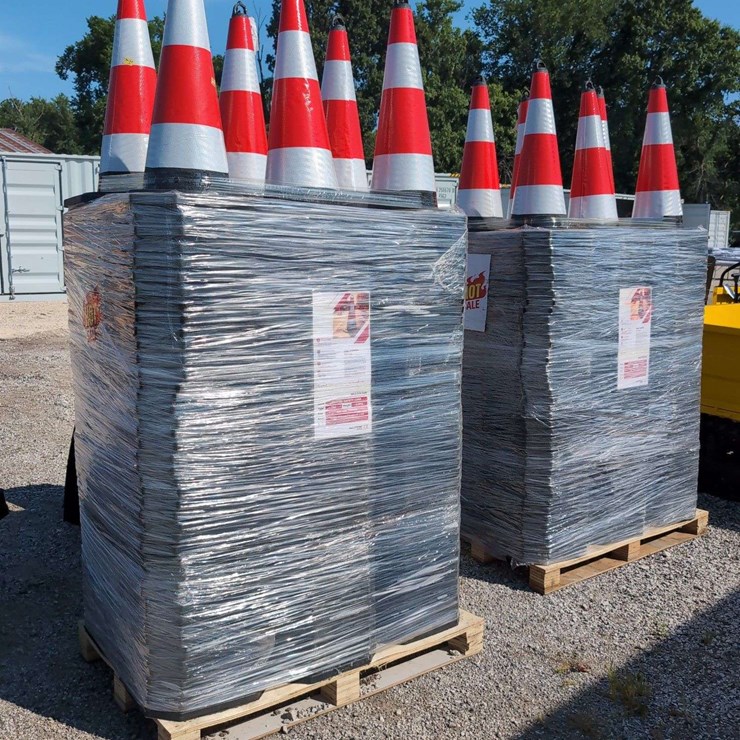 (50) 28" Traffic Cones