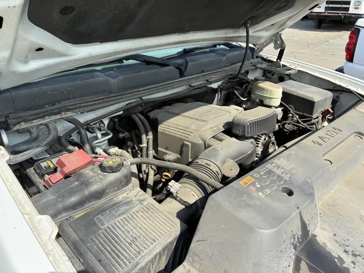 2013-chevrolet-silverado-2500-image-8