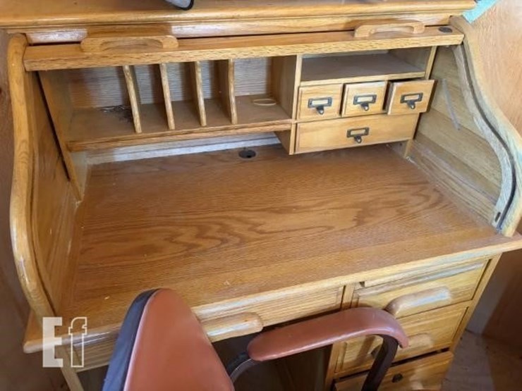 roll-top-desk-&-office-chair-image-4