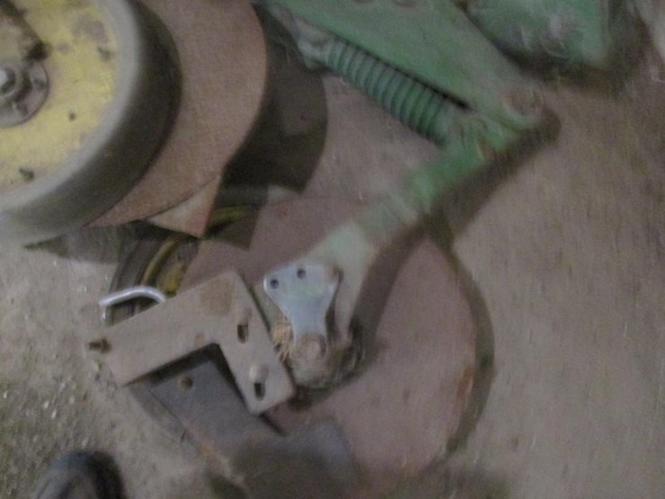 john-deere-planter-fertilizer-openers/disc-assemblies-image-6