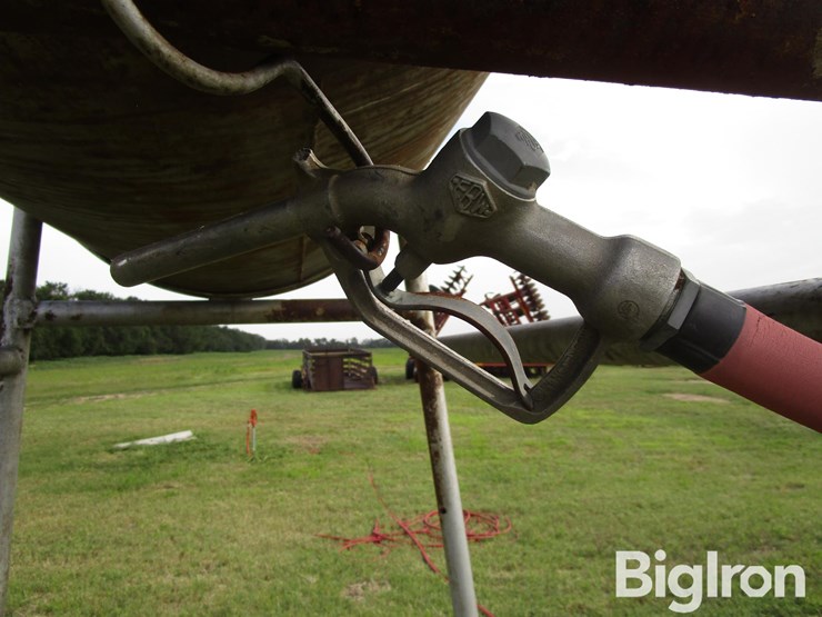 560-gal-fuel-tank-on-stand-image-16