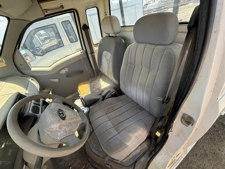 2009-tianjin-qingyuan-lsv-utility-truck-image-10