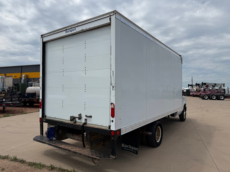 2018-ford-cargo-image-8