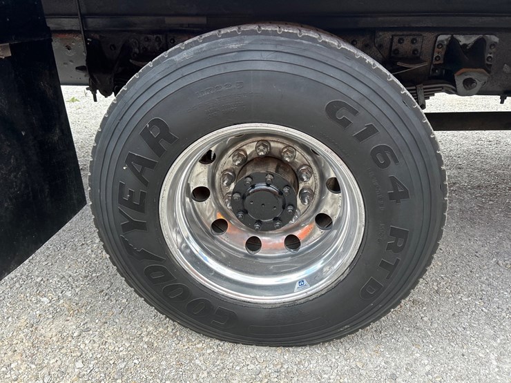 2001-gmc-t7500-image-64