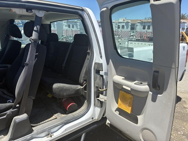 2012-gmc-sierra-2500-image-12