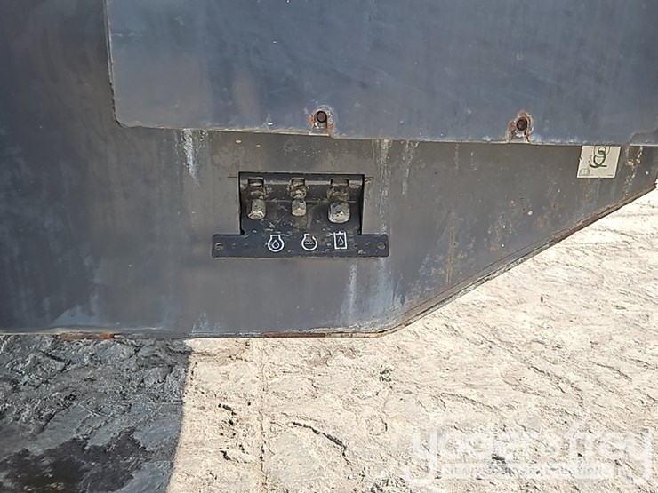 2018-case-621g-image-21