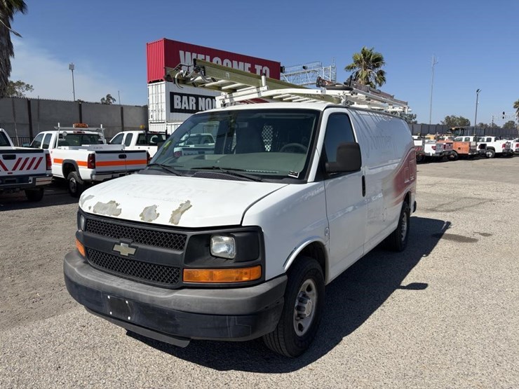 2012-chevrolet-express-2500-image-1