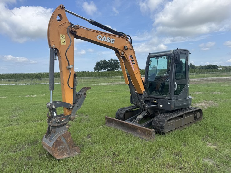 2023-case-cx60c-image-1