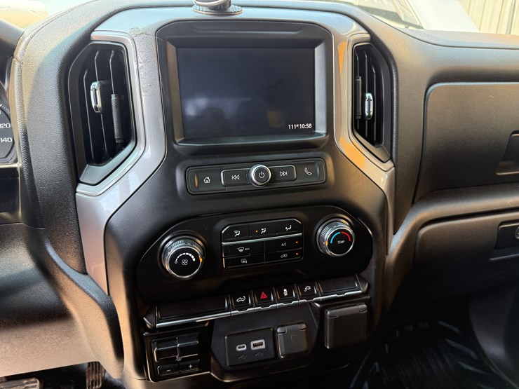 2021-chevrolet-silverado-2500hd-image-17