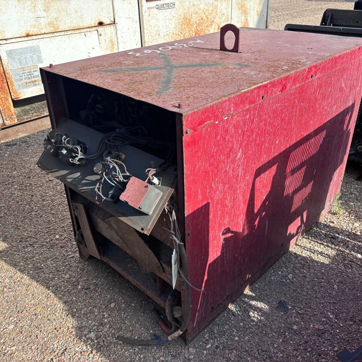 #39063 • LINCOLN ELECTRIC DC-600 WELDER | FOR PARTS/REPAIRS