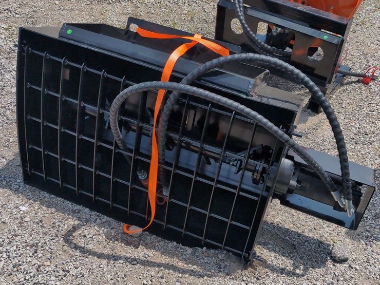 iranch-mini-skid-steer-mixing-bucket-irlmb-image-4