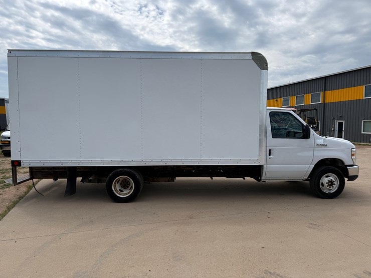 2018-ford-cargo-image-6