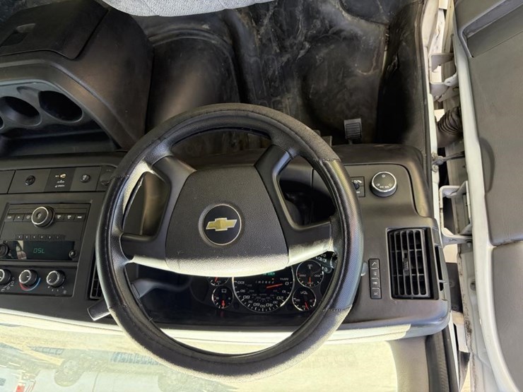 2012-chevrolet-express-2500-image-14