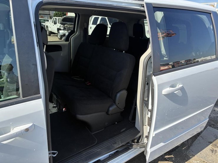 2017-dodge-grand-caravan-image-15