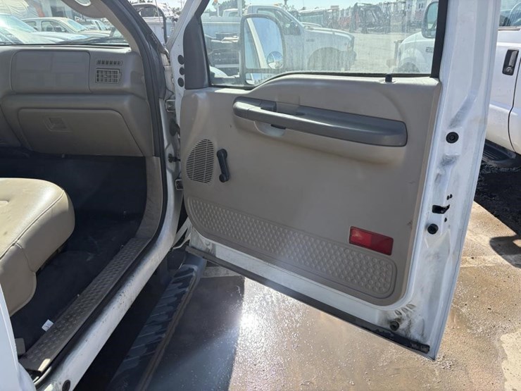 2004-ford-f350-xl-image-10