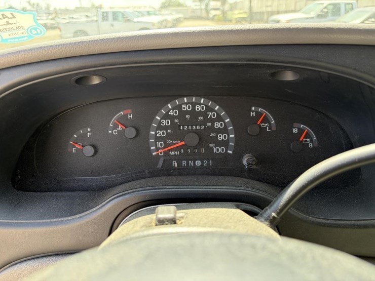 2002-ford-e350-image-34