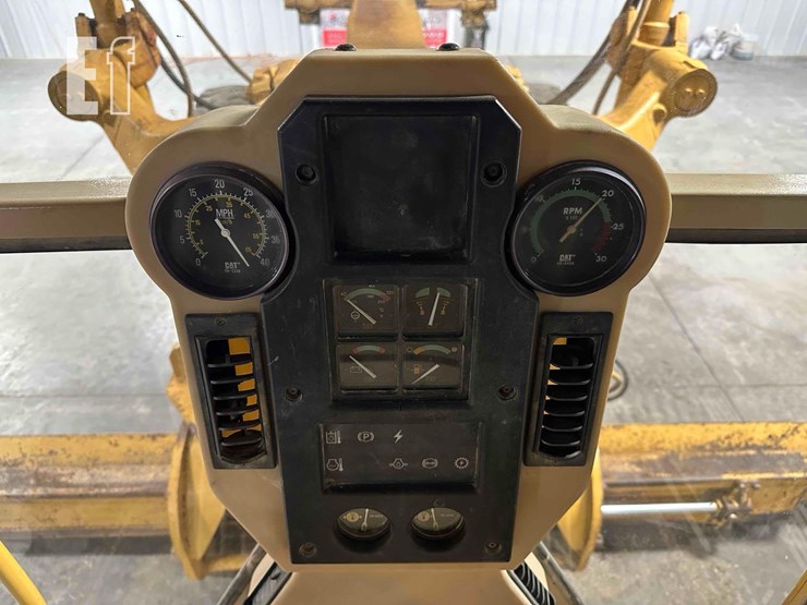 2001-caterpillar-140h-image-19