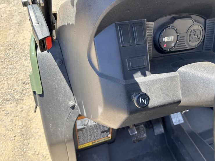 2014-john-deere-gator-xuv-550-image-13