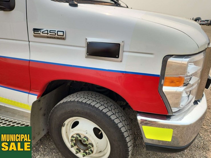 2013-ford-e450-image-48