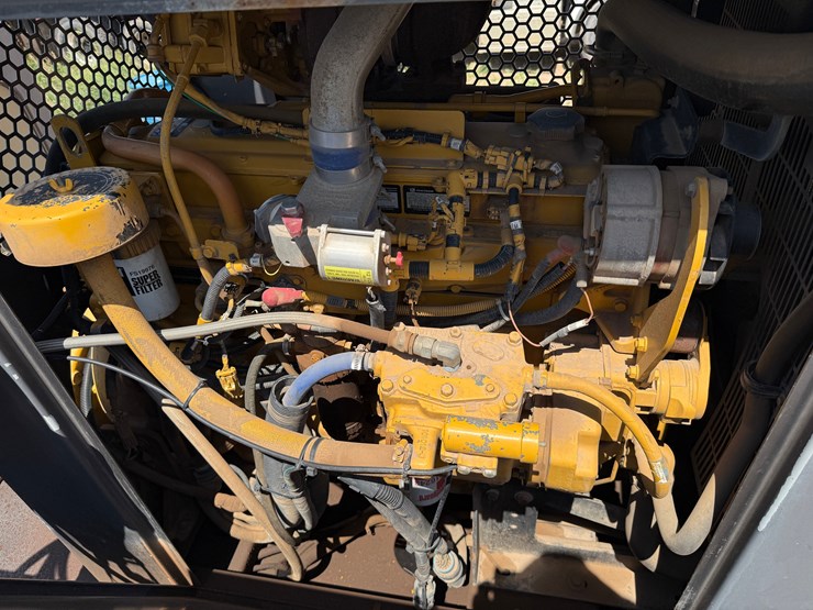 2012-john-deere-6068hf485-image-26