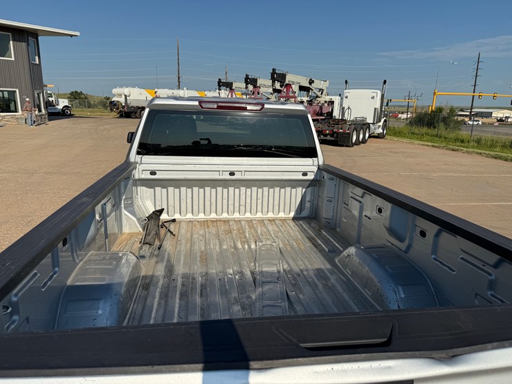 2021-chevrolet-silverado-2500hd-image-8