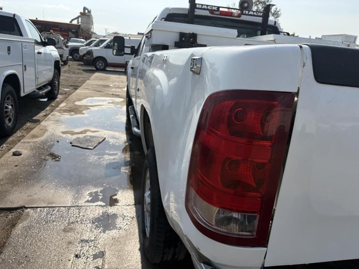 2012-gmc-sierra-3500-image-13