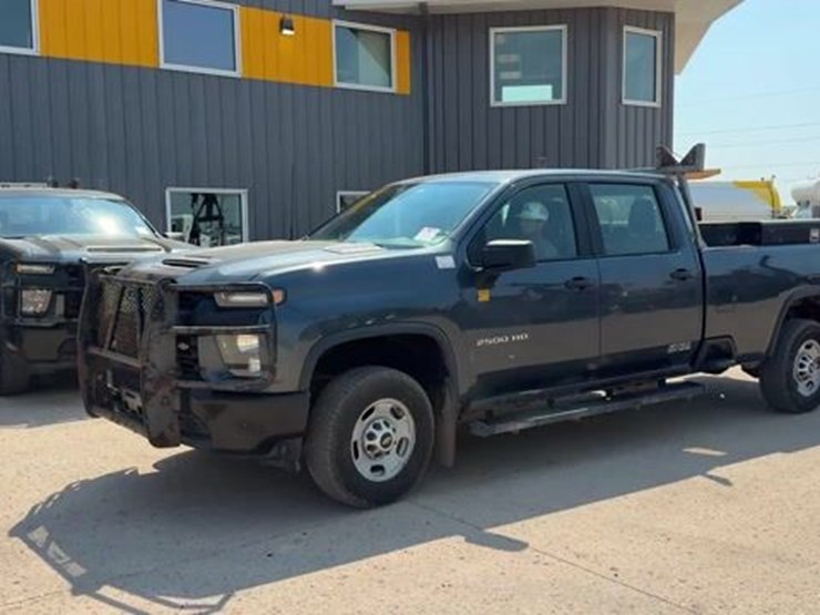 2020-chevrolet-silverado-2500hd-image-1