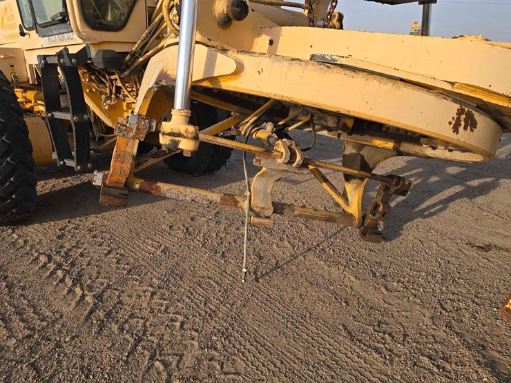 caterpillar-120h-image-10