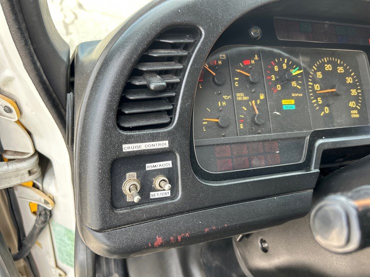 2001-gmc-t7500-image-55