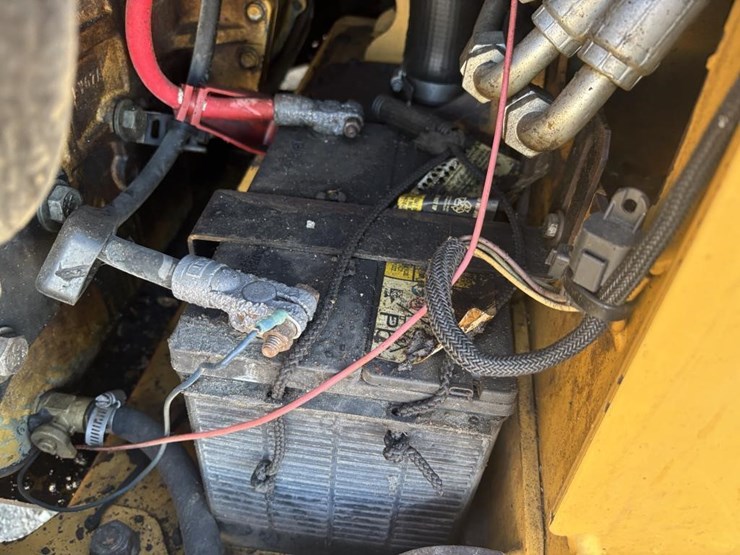 2014-caterpillar-226b3-image-35