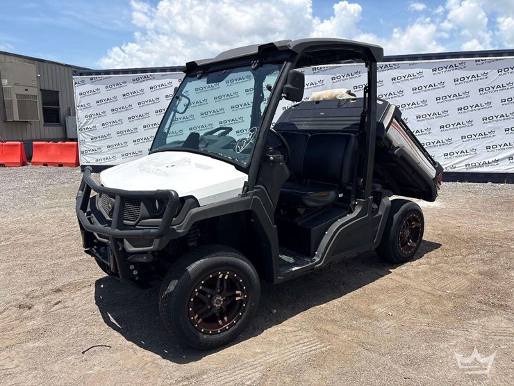 2022-john-deere-gator-image-17
