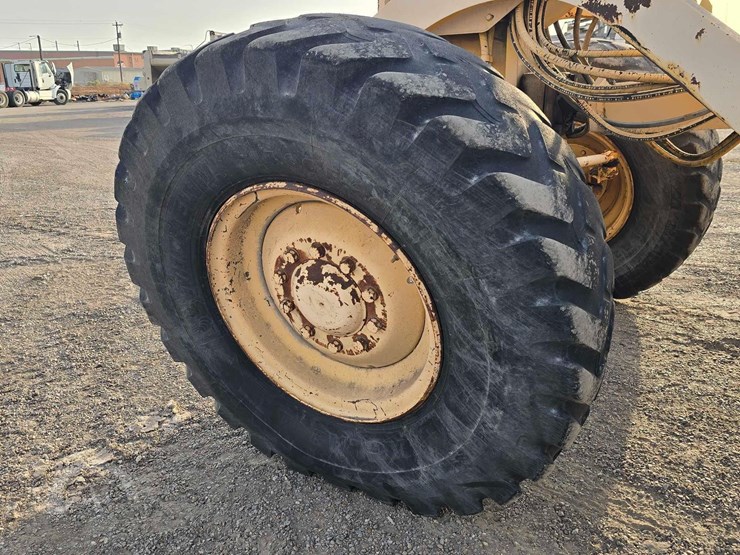 caterpillar-120h-image-21