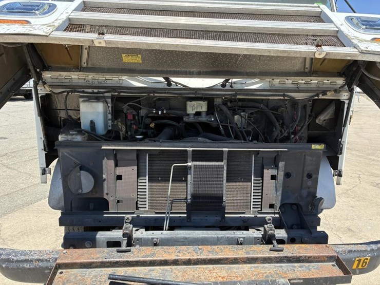 2002-workhorse-p42-image-9
