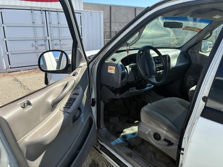 2001-ford-expedition-image-13