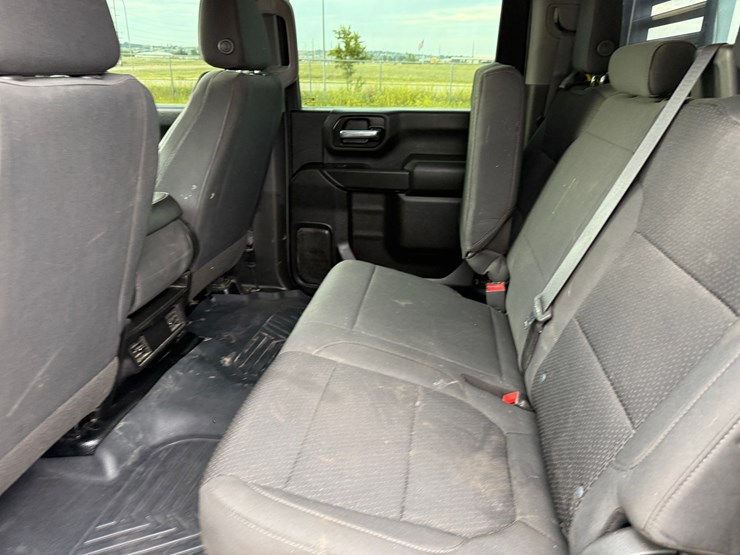 2021-chevrolet-silverado-2500hd-image-22