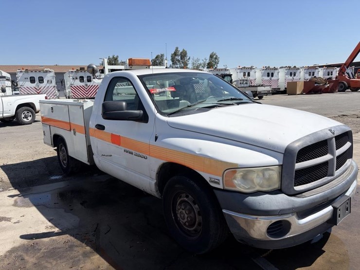 2005-dodge-ram-2500-image-2