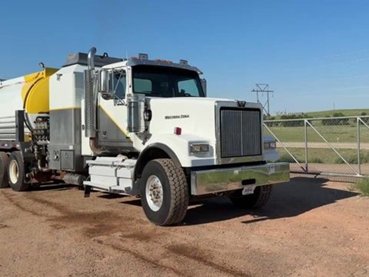 2015-western-star-4900-image-1
