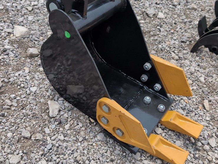 i-ranch-mini-excavator-20cm-tooth-bucket-image-2