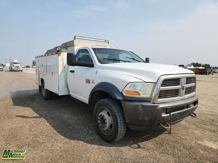 2011-ram-5500-4x4-s/a-service-truck-image-2