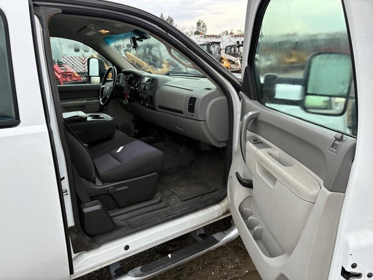 2012-gmc-sierra-3500-image-13