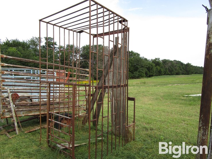 long-bed-pickup-slide-in-stock-rack-image-1
