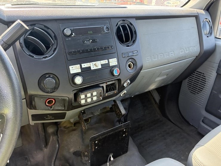 2011-ford-f250-xl-image-27