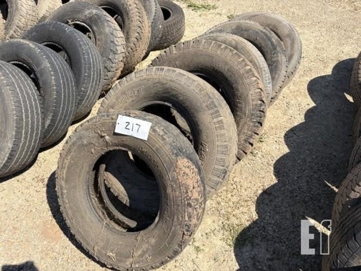 truck-tires-image-1